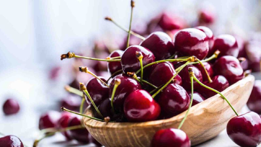 Four important cherry blossom benefits of skin including acne prevention, sparkling glow